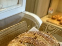 麦香核桃软欧包-好利来(望京中福店)