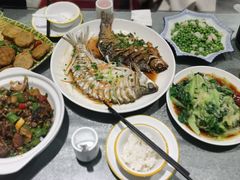 -梓檚中餐厅湖北菜小龙虾武昌鱼排骨藕汤(黄鹤楼店)