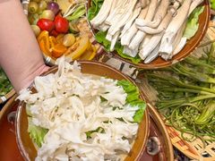 -阿山卓·野生菌火锅·纳西火塘烤肉