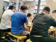 等位区-木屋烧烤(白石洲店)