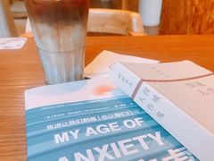 -新华里咖啡书吧(新华书店小寨店)