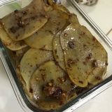 左手一个兔脑壳，右手一个鸭脑壳