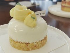 椰子菠萝慕斯-Ten Olives甜点