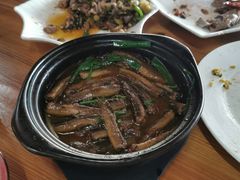 -黄记四更烤乳猪店