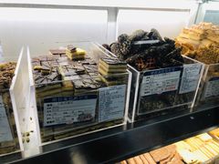 面包甜点陈列柜-哈氏上海哈尔滨食品厂(汇联商厦天钥桥路店)