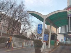 -枫蓝国际购物中心-地面停车场