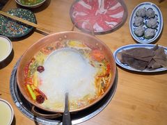 -洱火云南酸菜牛肉火锅(石景山当代商城店)