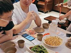 -肥肥虾庄·金牌油焖大虾(首义路店)