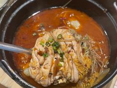 -何妹湿辣牛肉·粤式烧烤砂煲(桂雅路店)