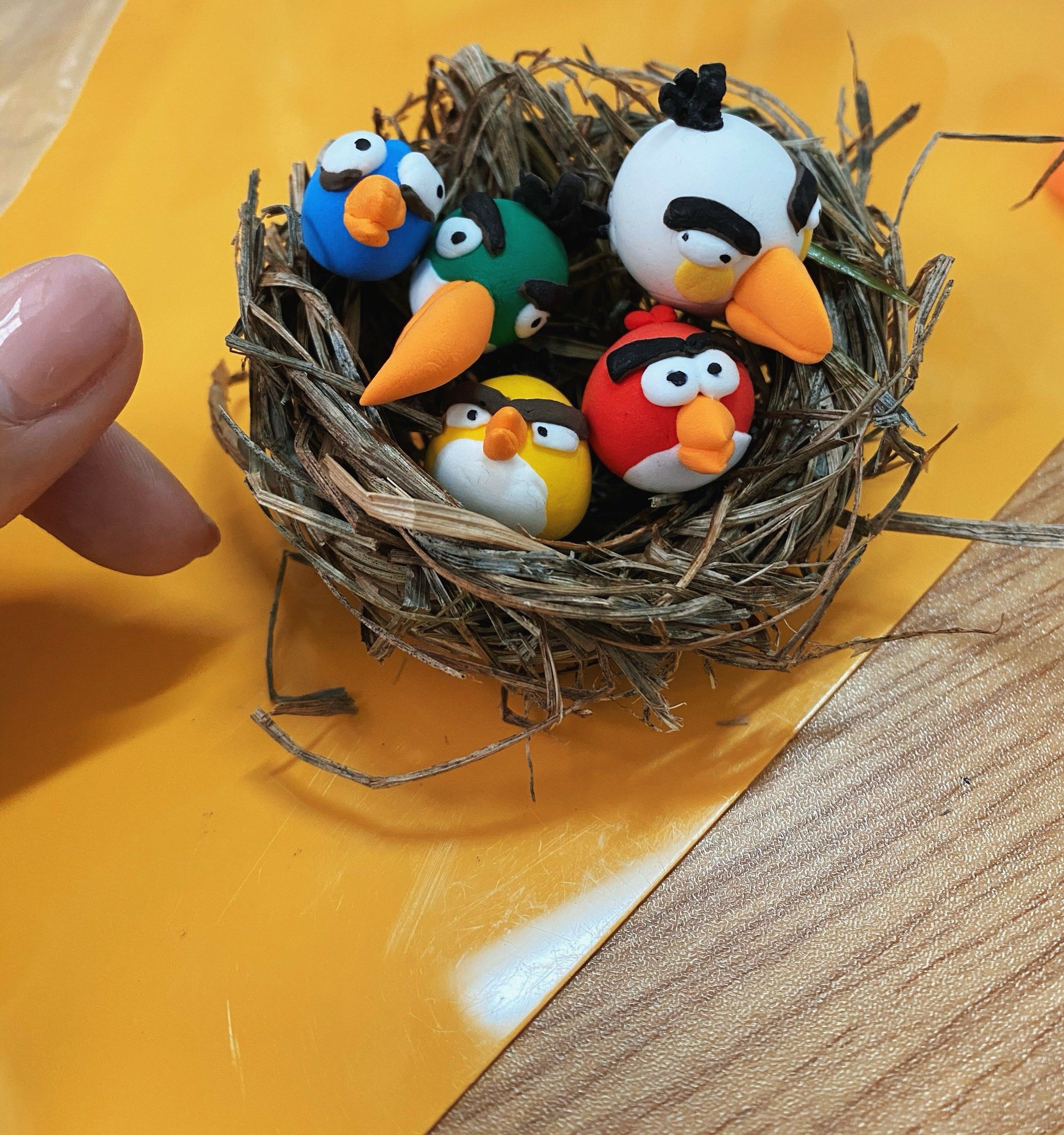 计划#我的手工日记
无意中就捏吧捏吧,把以前喜欢玩的小鸟捏出来了!