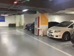 -荟聚西红门购物中心-停车场