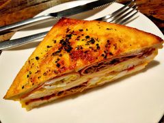 -HIGH FIVE哈福手工汉堡(桂林路店)