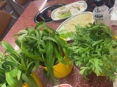 -四囍码头海鲜烧烤自助火锅(外滩南京东路悦荟广场店)