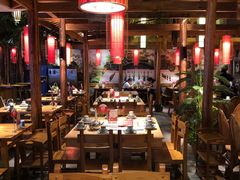 大堂-野山舂·贵州现舂酸汤火锅(鸿通城店)