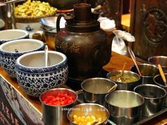 -野山舂·贵州现舂酸汤火锅(鸿通城店)