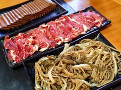 -果松木炭酸菜铜火锅·外婆参鸡汤