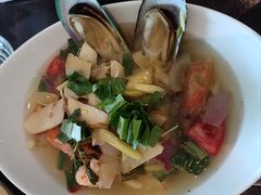 -Chom Cafe and Restaurant