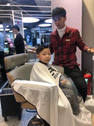 -PE SALON 