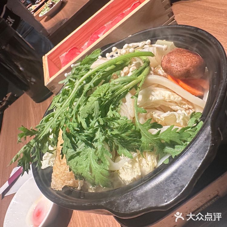 肚子饿了看见这家寿喜锅就抱着尝试的想法来 环境
