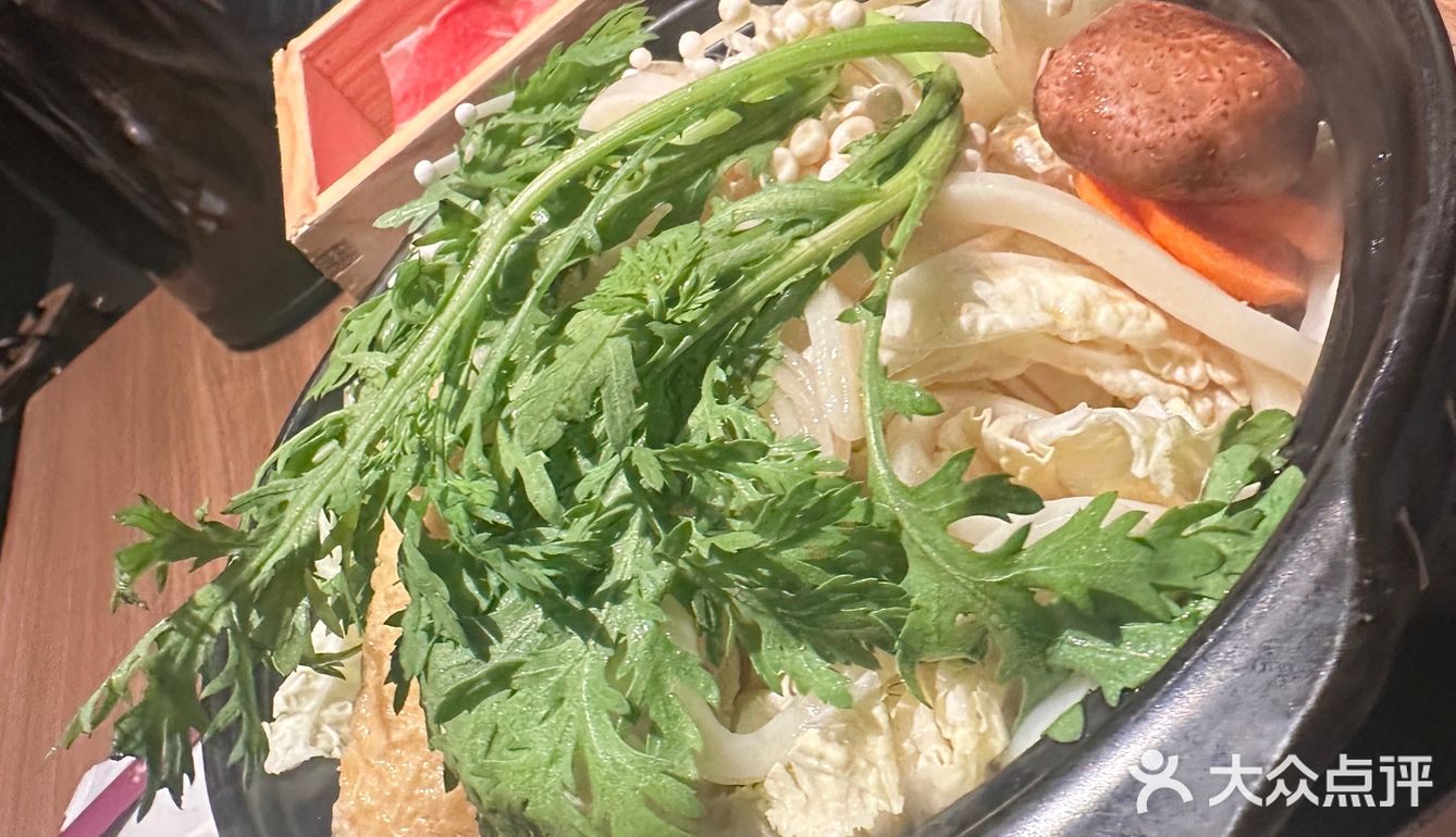 肚子饿了看见这家寿喜锅就抱着尝试的想法来 环境