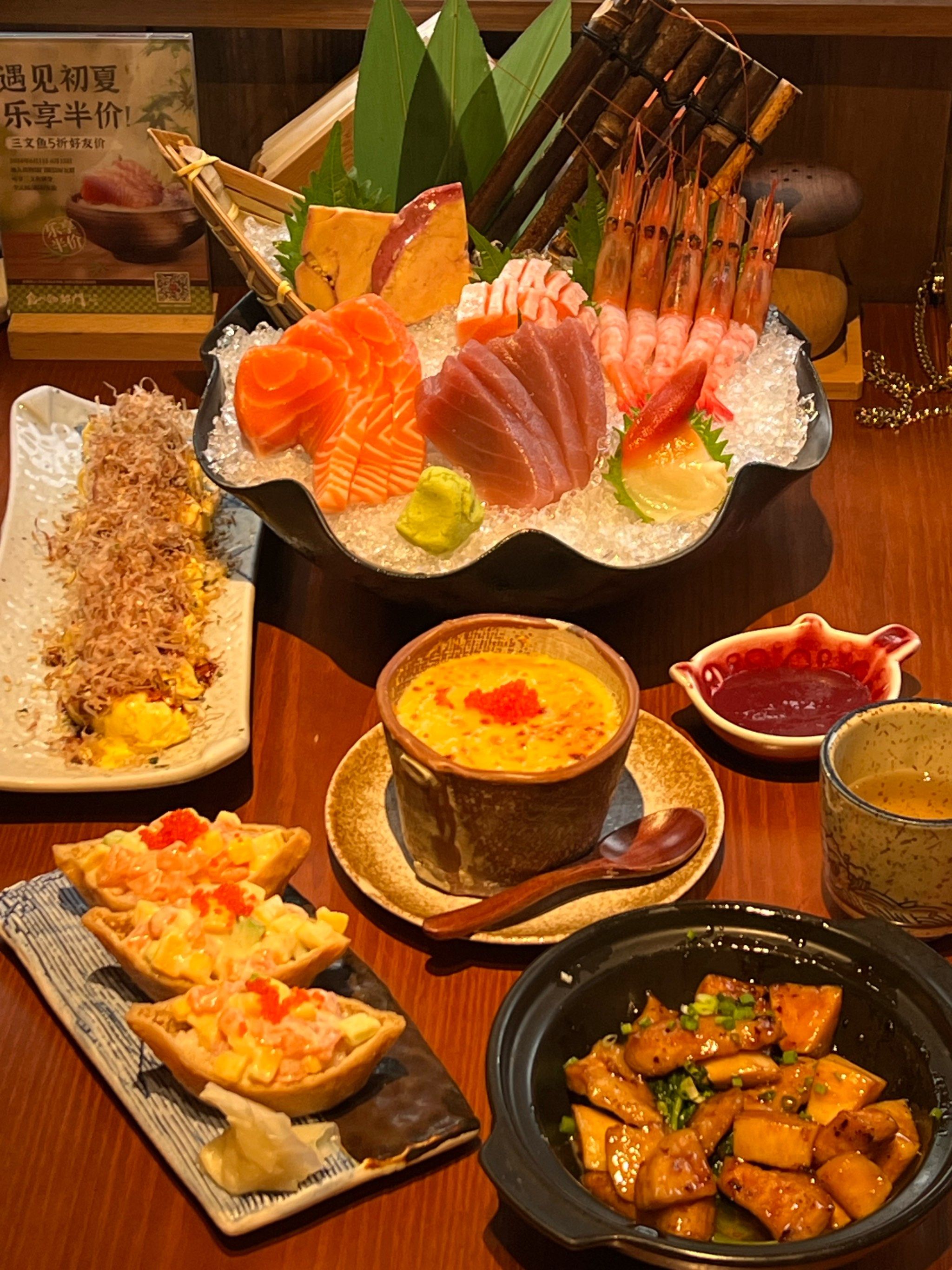日式料理 #宝藏日料 #氛围感日料 #刺身拼盘 #料理 
日料大概是