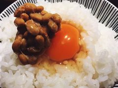 生鸡蛋纳豆盖饭-不倒翁炭火烧肉(永安里店)