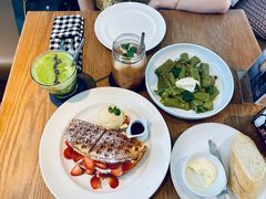 -ROAST coffee & eatery