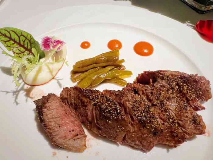 王品牛排(昆山店)-"满有情调的餐厅,就是座位感觉有点挤,生日.