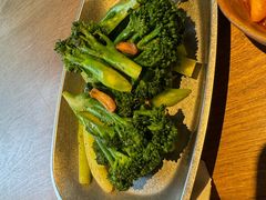 焦香脆嫩扒西兰苔-福嗝er 咖啡&精酿餐吧(东四店)