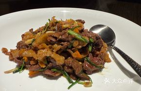 Yellow Gong Pepper Stir-Fried Tenderloin with Fat Oil