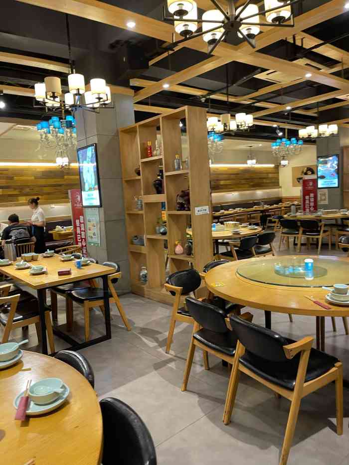 一品汇(大世界商业广场店)-"北京烤鸭:绝对的物超所值.菜点好后,店家.