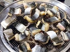 -围炉肉舍•炭烤活鳗•丹东海鲜烤肉(步行街店)