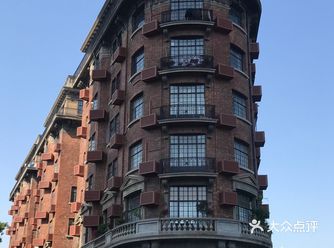 武康路大楼，还有PRADA 出咖啡了