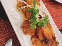 甜辣鸡翅佐以辣蒜汁-WOLFGANG PUCK KITCHEN & BAR(迪士尼小镇店)