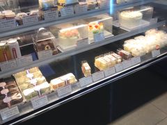 面包甜点陈列柜-红宝石·鲜奶小方·海派西点房(浦三店)