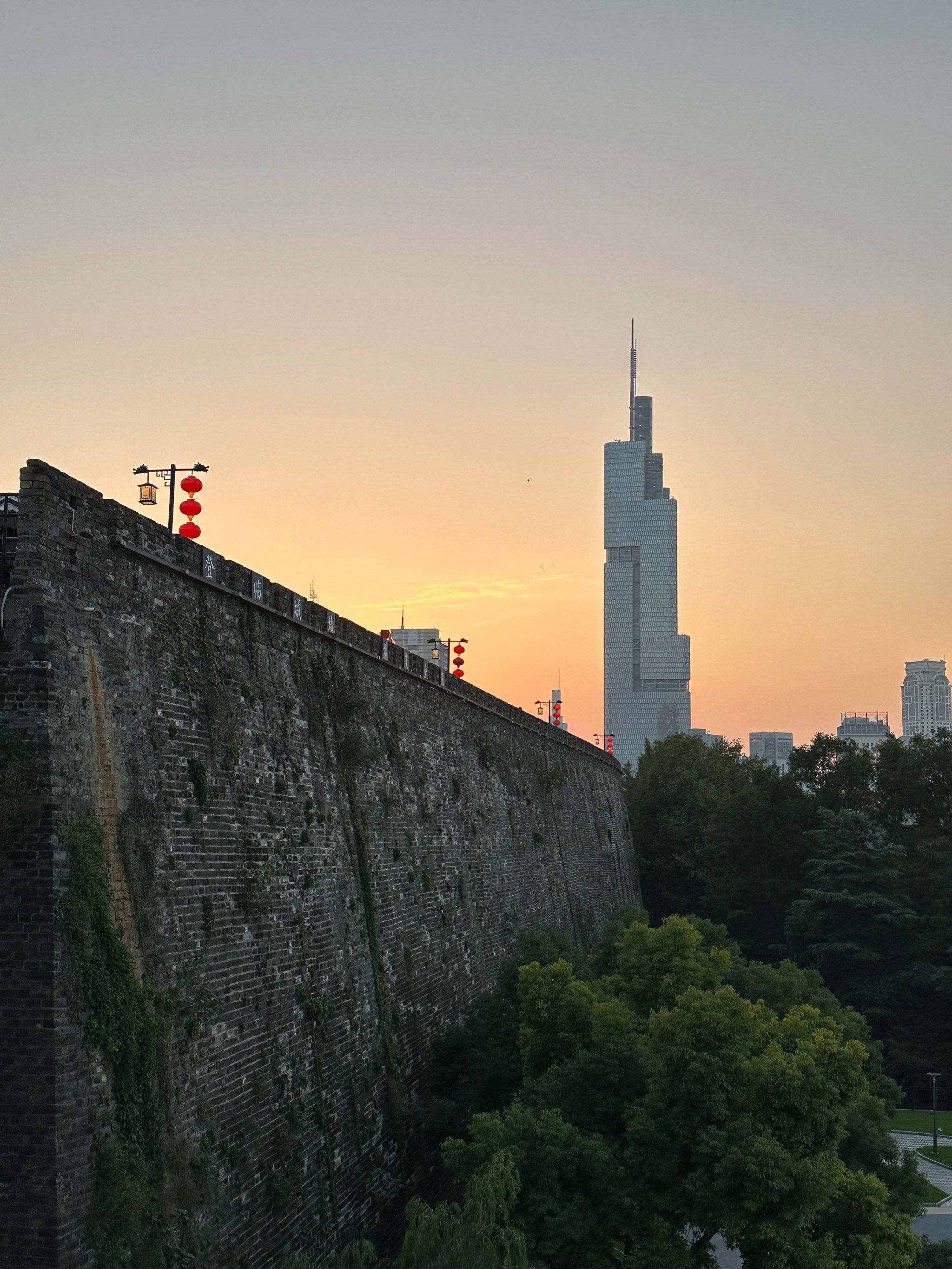 游走在历史与现代间