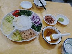 -官塘陈记鱼生·潮汕砂锅粥·牛肉火锅(潮枫路总店)