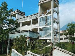 -四川汶川特大地震漩口中学遗址