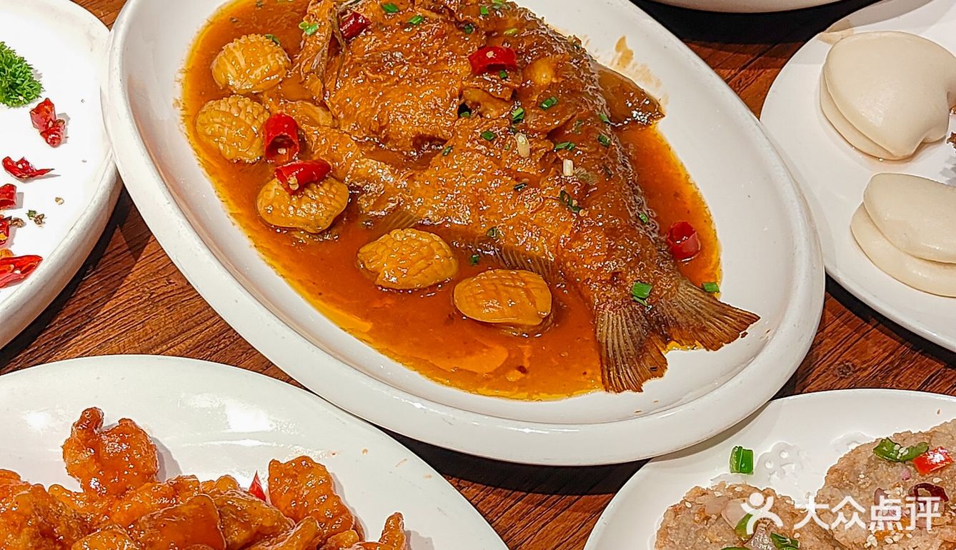 门头不起眼的湖北菜馆 是学生的校外食堂  