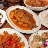 门头不起眼的湖北菜馆 是学生的校外食堂  