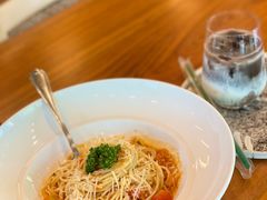 -Chom Cafe and Restaurant