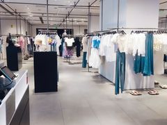 -URBAN REVIVO(欢乐海岸购物中心店)