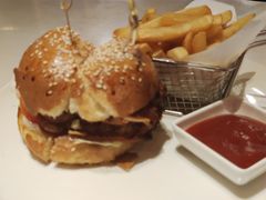 美式汉堡套餐-WOLFGANG PUCK KITCHEN & BAR(迪士尼小镇店)