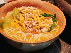 土鸡汤捞米线-云海肴云南菜·蒸汽石锅鱼(青岛万象城店)