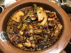 经典美蛙鱼混合锅-呱呱叫民俗风味主题餐厅(沣峪口店)
