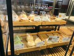 -顶东面包花园·生日蛋糕(世博店)