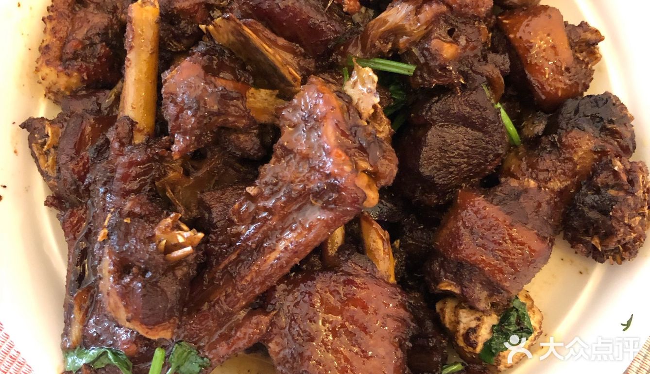 家常红烧鹅和虾滑汤 鹅是按川味红烧肉的做法做的:焯水
