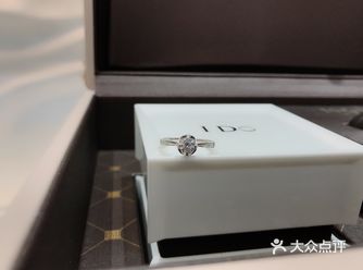 给心爱的人送一枚独一无二的钻戒