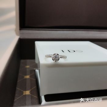 给心爱的人送一枚独一无二的钻戒