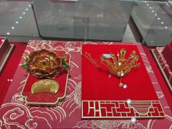 -菜百首饰店(东方新天地店)